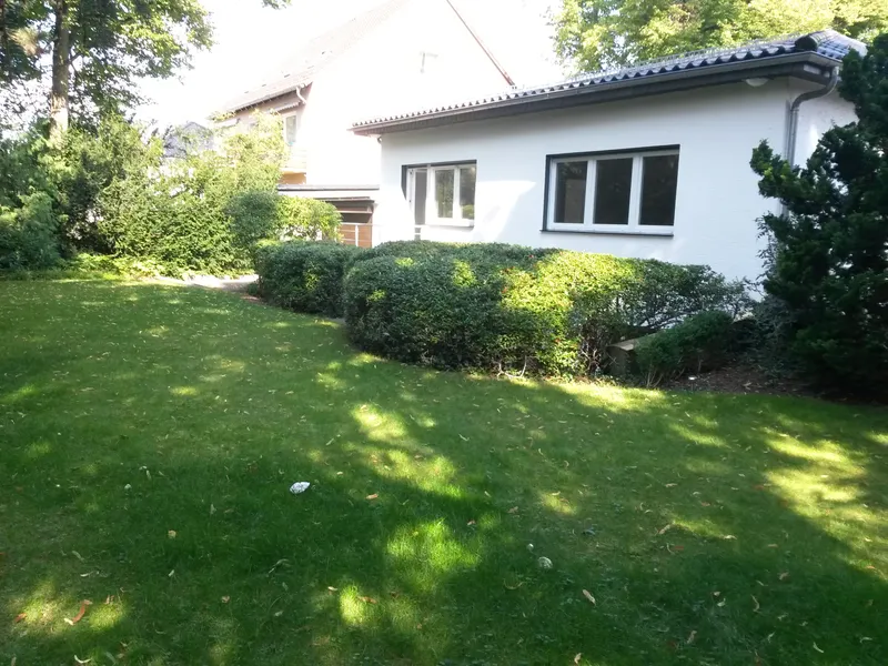 Geschmackvolle 3-Raum-Wohnung im Stil einer Doppelhaushälfte mit Terrase und EBK in Berlin — photo 1